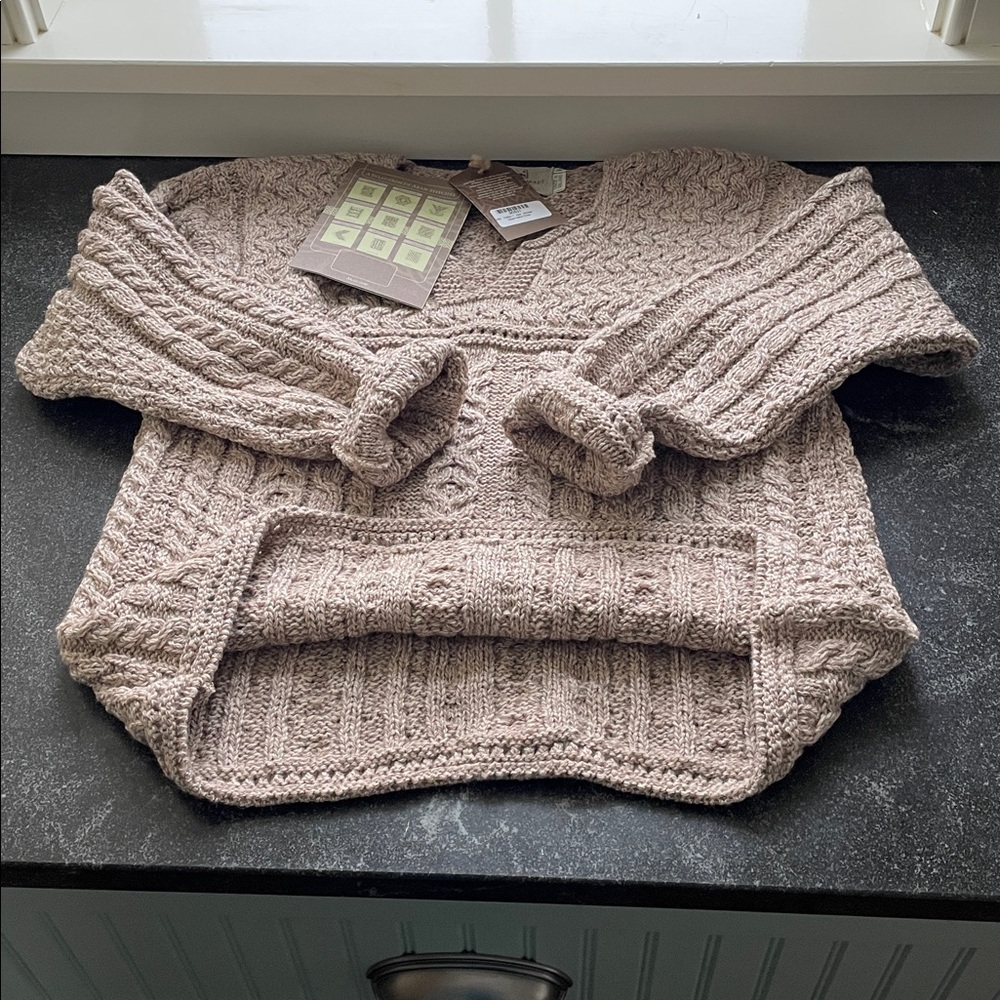 NWT Aran Cable Knit Sweater V-Neck Tan Women’s Size Medium (M) - Picture 8 of 16